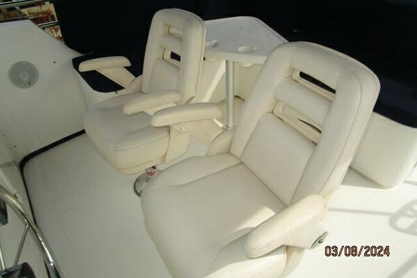 42' Nordic Tug flybridge helmseats