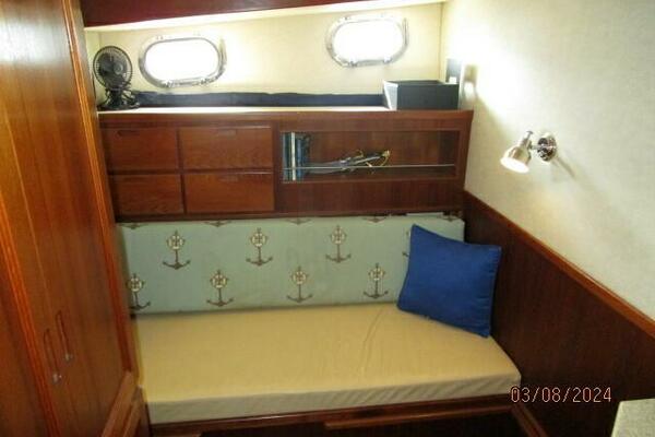 42' Nordic Tug guest stateroom1