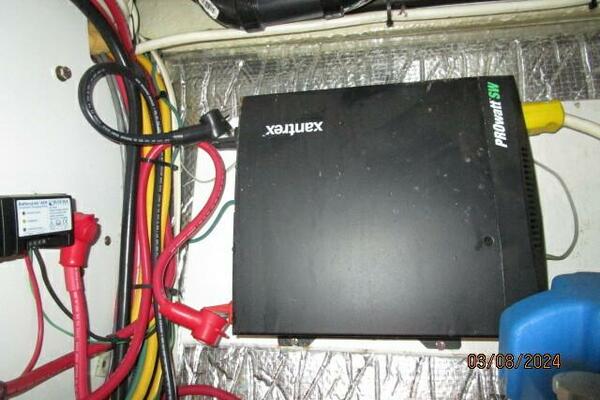 42' Nordic Tug inverter