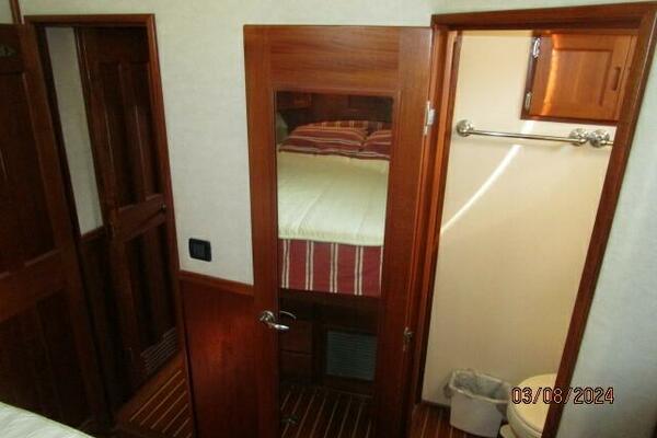 42' Nordic Tug master stateroom aft