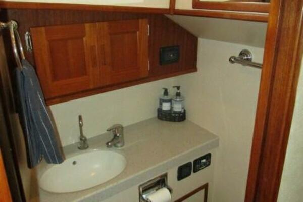 42' Nordic Tug guest head