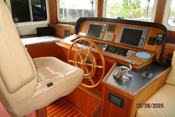 42' Nordic Tug pilothouse helm1