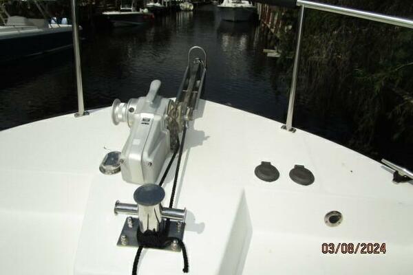 42' Nordic Tug anchor windlass1