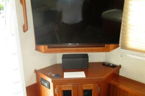 42' Nordic Tug salon port aft