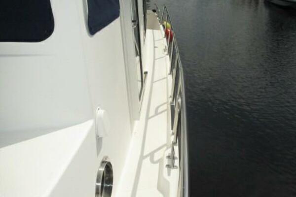 42' Nordic Tug port side deck2