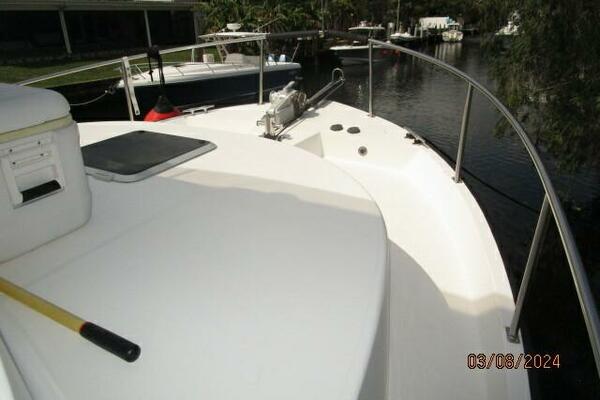 42' Nordic Tug foredeck1
