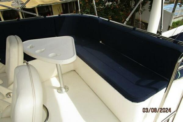 42' Nordic Tug flybridge seating