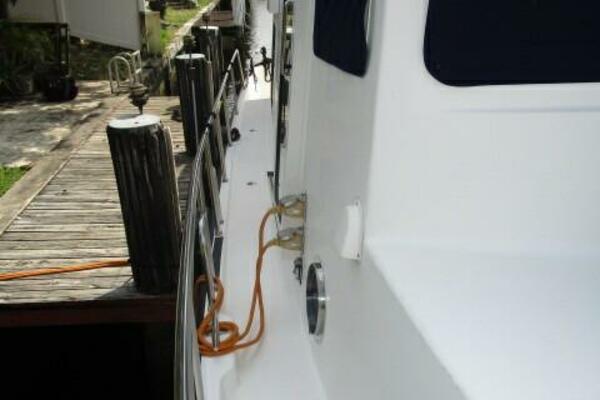 42' Nordic Tug starboard side deck2