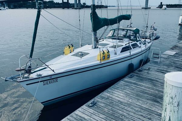 Photo of the 1990 Hunter  "Salvador"