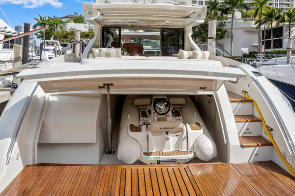 2009 Azimut 68