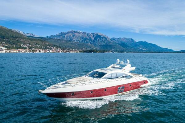 2009 Azimut 68