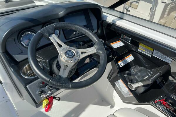 24ft Yamaha Boats Yacht For Sale