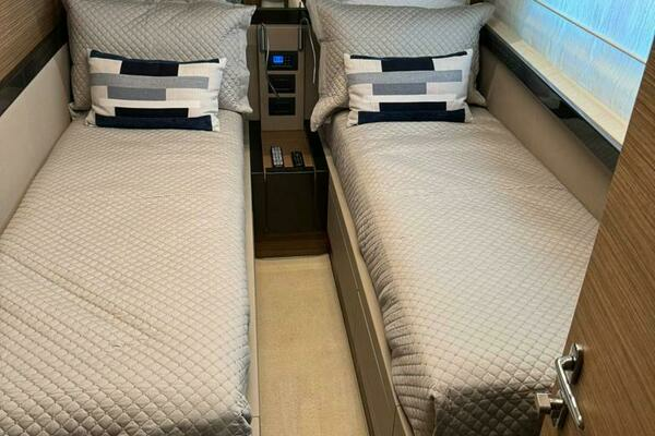 2016 Ferretti Yachts 55