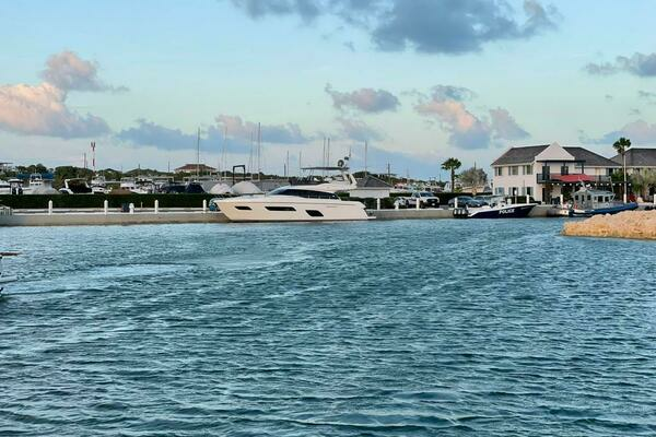 2016 Ferretti Yachts 55