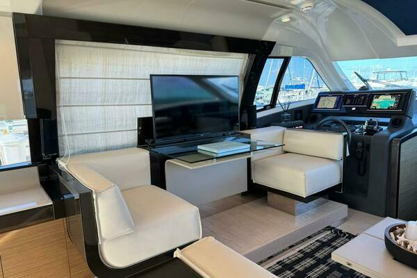 2016 Ferretti Yachts 55