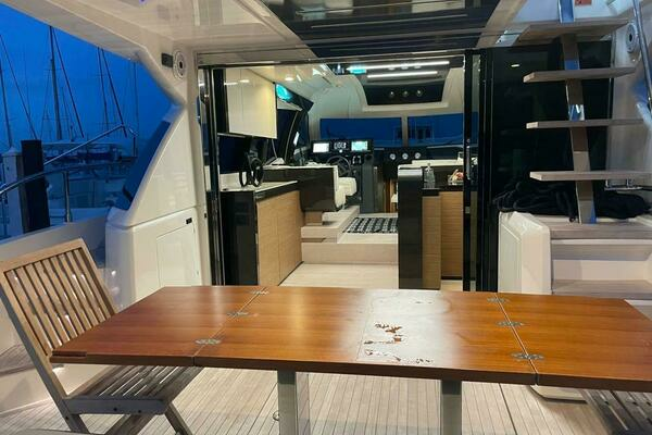 2016 Ferretti Yachts 55