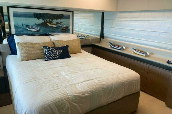 2016 Ferretti Yachts 55