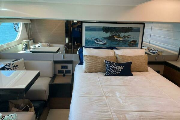 2016 Ferretti Yachts 55