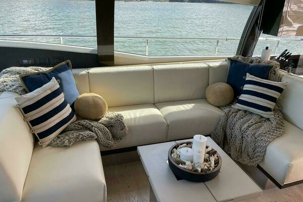 2016 Ferretti Yachts 55