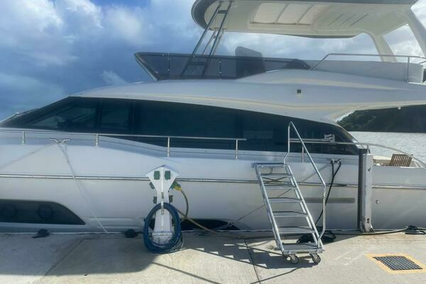 2016 Ferretti Yachts 55