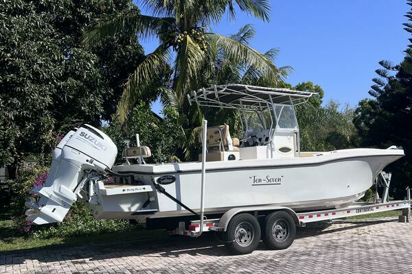 Photo of the 2022 Dusky 278 CENTER CONSOLE