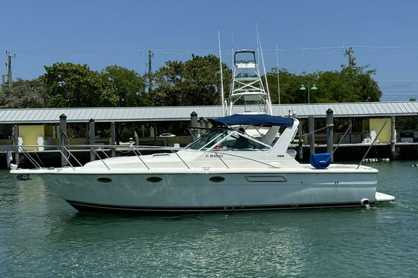 Photo of the 2000 Tiara Yachts 3100 Open "JUST RIGHT"
