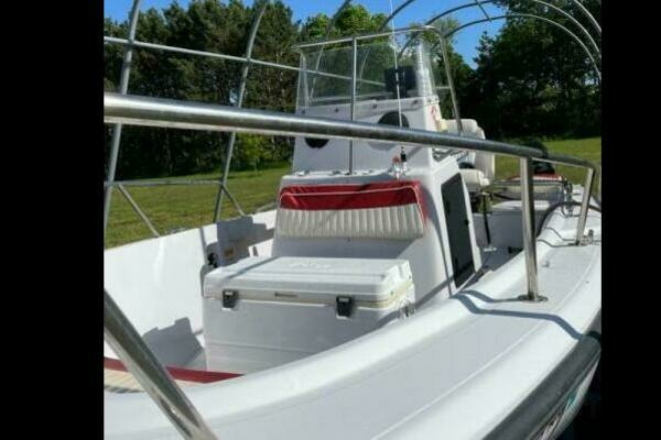 Photo of the 1997 Boston Whaler 