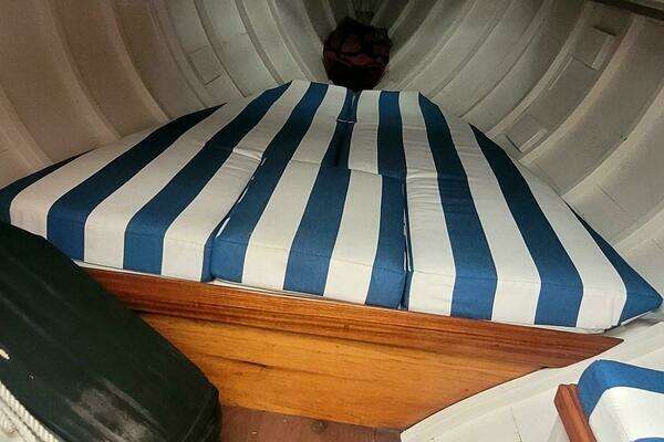 SECOND WIND 28ft Herreshoff Yacht For Sale