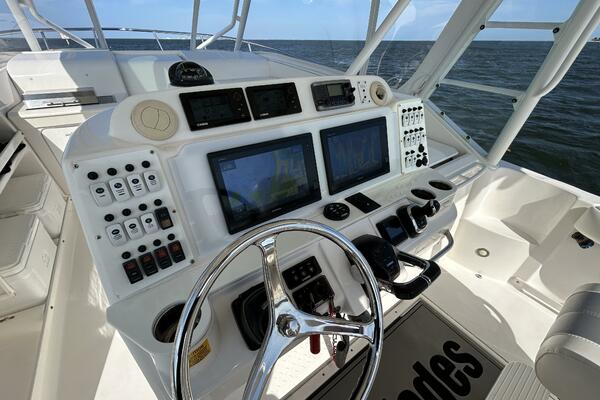2013 Everglades 350LX 