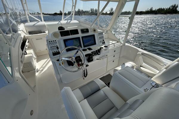 2013 Everglades 350LX 