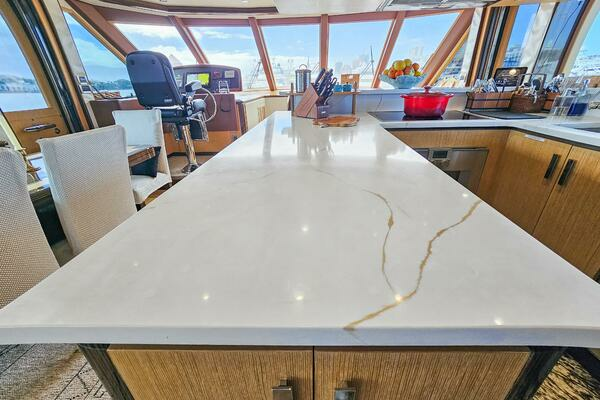 2010 Ocean Alexander 85