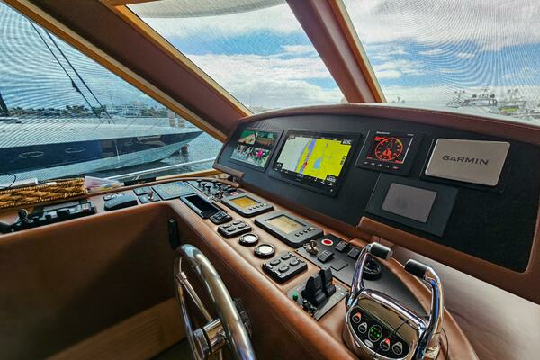 2010 Ocean Alexander 85