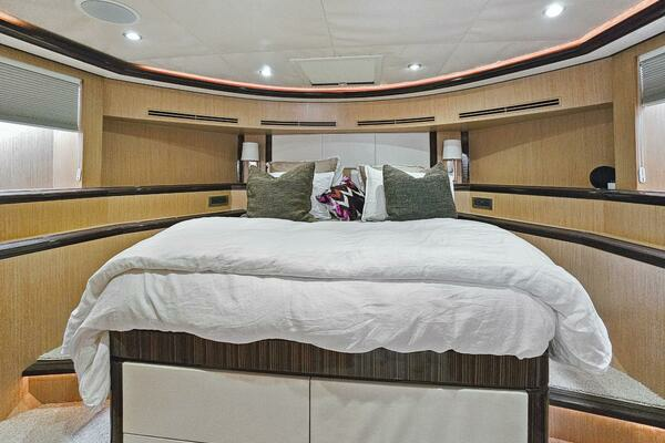 2010 Ocean Alexander 85