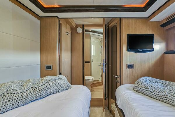 2010 Ocean Alexander 85