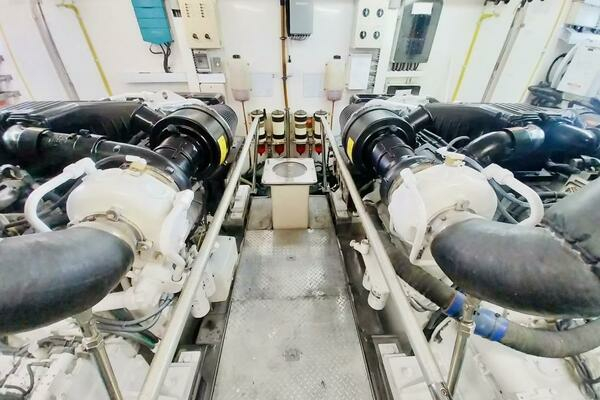 2010 Ocean Alexander 85