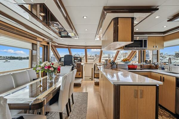 2010 Ocean Alexander 85