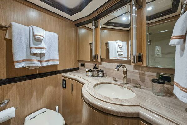 2010 Ocean Alexander 85