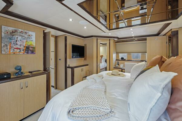 2010 Ocean Alexander 85