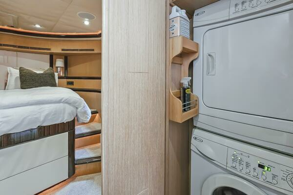 2010 Ocean Alexander 85