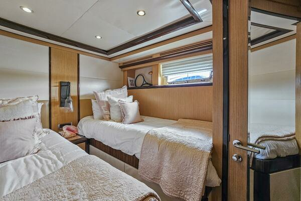 2010 Ocean Alexander 85