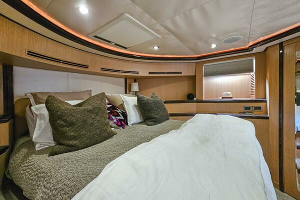 2010 Ocean Alexander 85