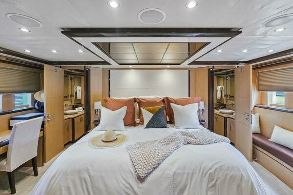 2010 Ocean Alexander 85
