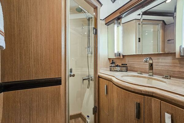 2010 Ocean Alexander 85