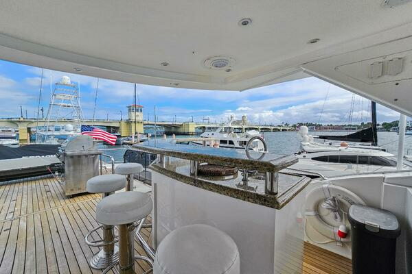 2010 Ocean Alexander 85