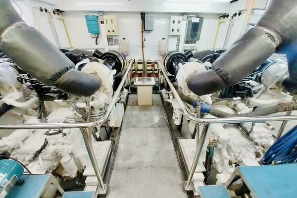 2010 Ocean Alexander 85