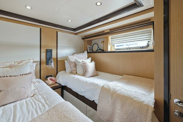 2010 Ocean Alexander 85
