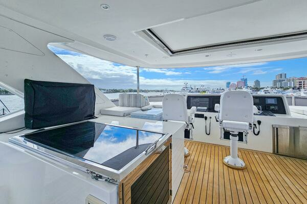 2010 Ocean Alexander 85