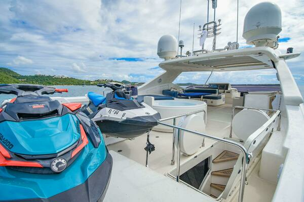 2006 Ferretti Yachts 88