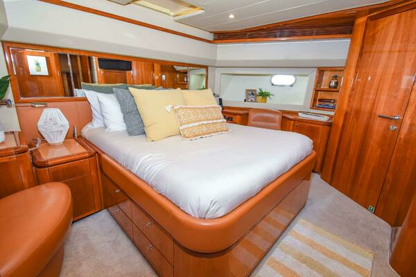 2006 Ferretti Yachts 88
