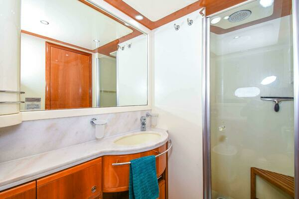 2006 Ferretti Yachts 88